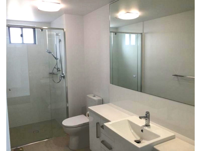 701/2-4 Victoria Parade, Rockhampton City QLD 4700