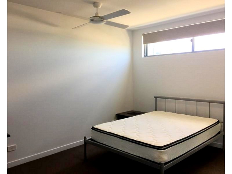 701/2-4 Victoria Parade, Rockhampton City QLD 4700