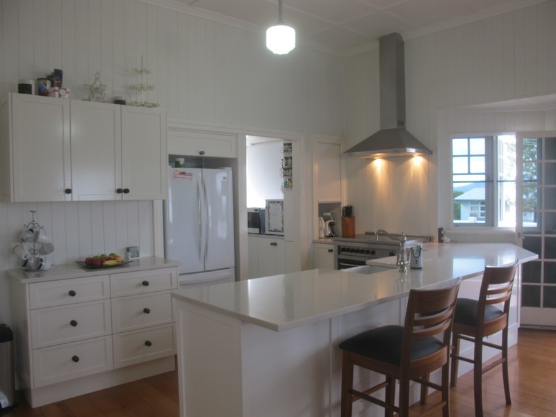 8 Reservoir St, The Range QLD 4700