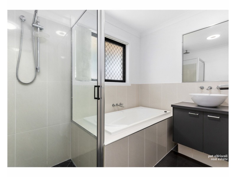 2/249 Mason Street, Koongal QLD 4701