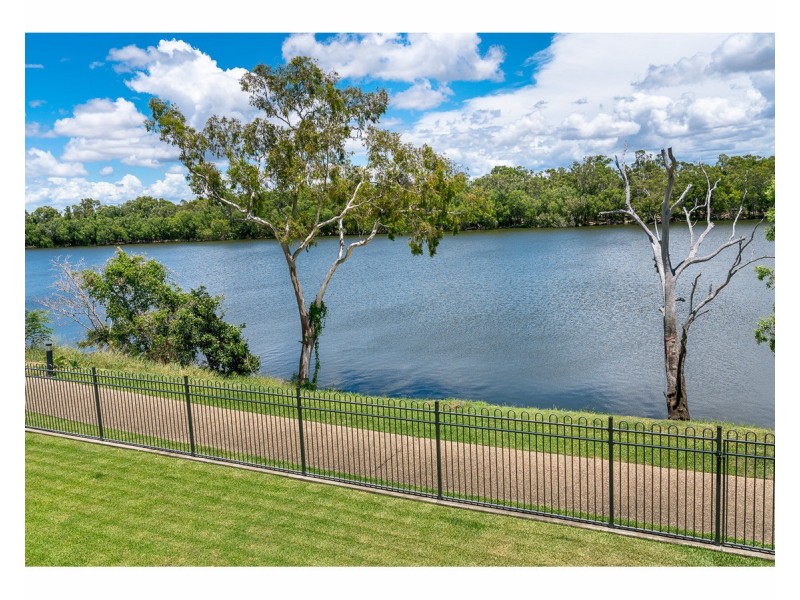 107 LARCOMBE Street, Kawana QLD 4701