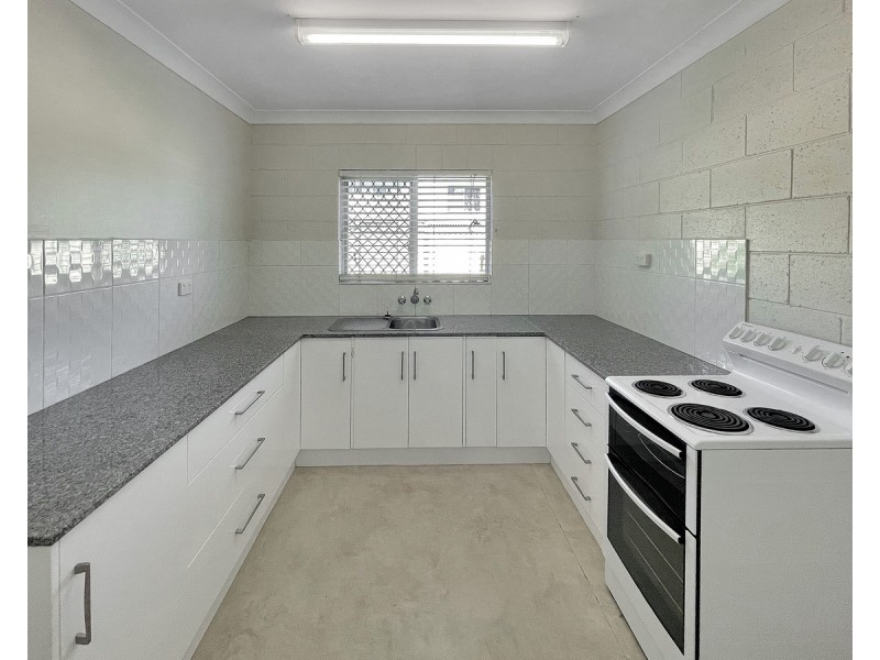 1/218 Horton Street, Koongal QLD 4701