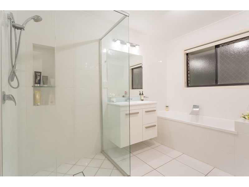 11 Greenwood Close, Frenchville QLD 4701