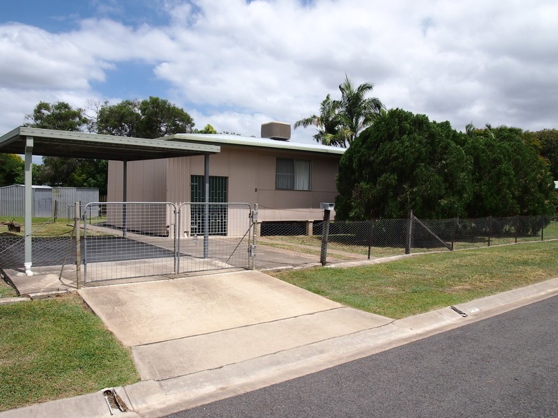 8 Snelling Street, Park Avenue QLD 4701