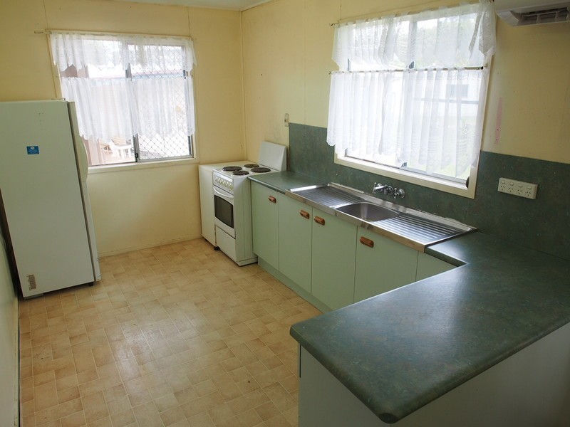 8 Snelling Street, Park Avenue QLD 4701