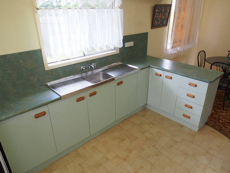 8 Snelling Street, Park Avenue QLD 4701