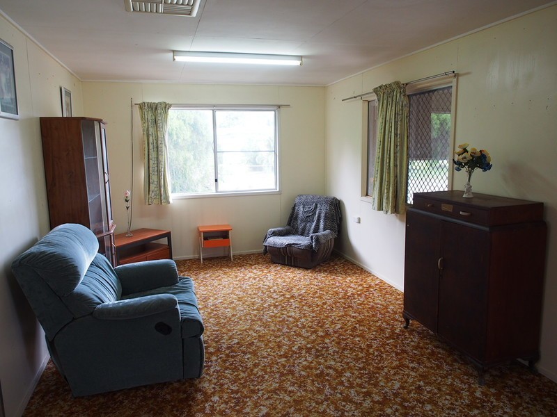 8 Snelling Street, Park Avenue QLD 4701