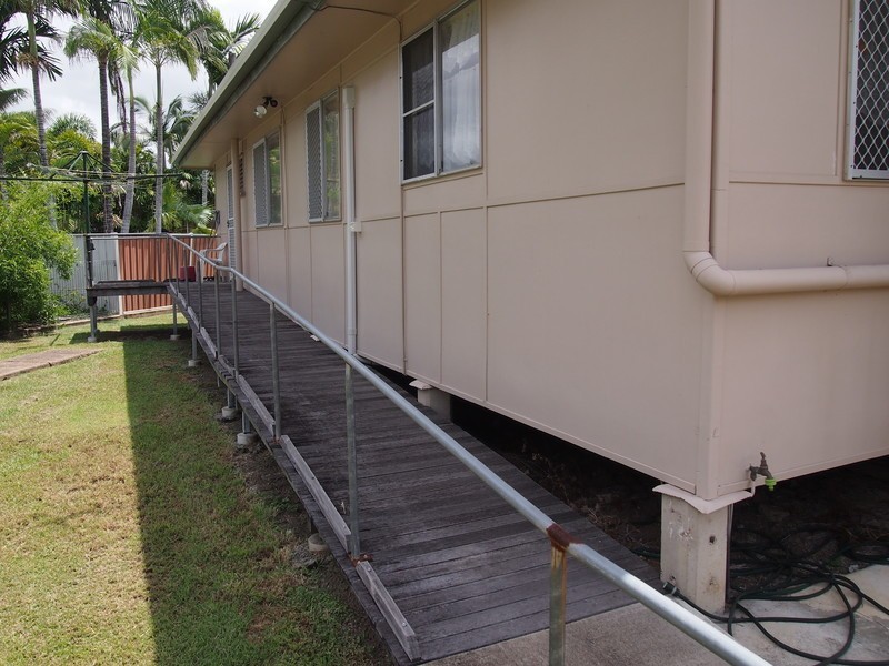 8 Snelling Street, Park Avenue QLD 4701