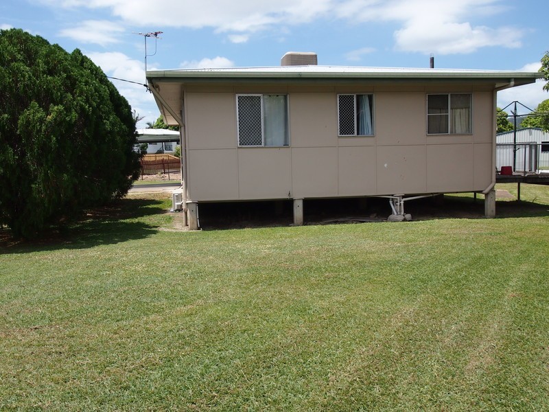 8 Snelling Street, Park Avenue QLD 4701