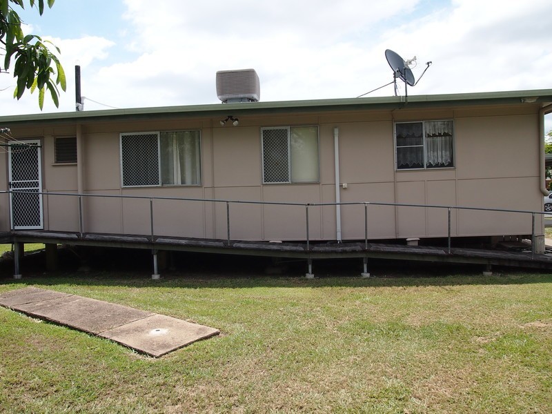 8 Snelling Street, Park Avenue QLD 4701