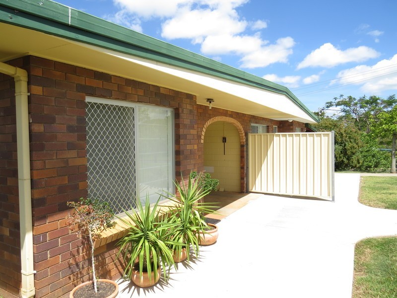 1 & 2/15 Treseder Street, The Range QLD 4700