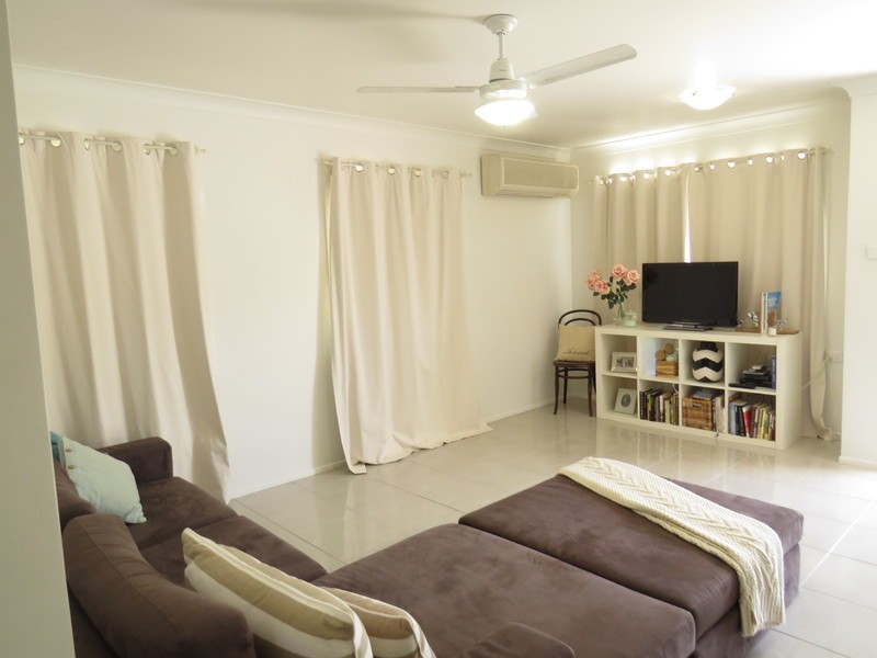 1 & 2/15 Treseder Street, The Range QLD 4700