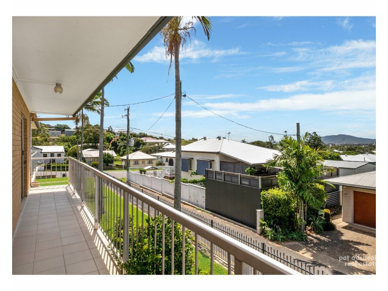 4/223 Denham Street, The Range QLD 4700