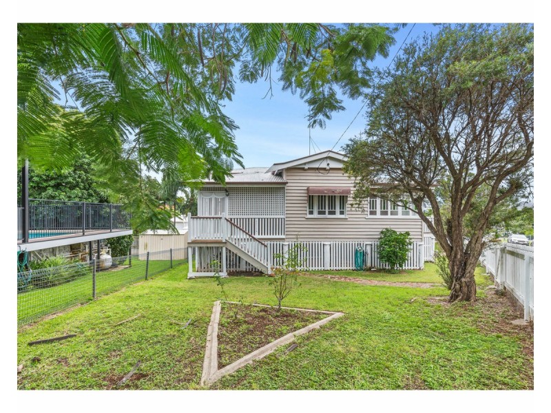 8 Dobbs Street, The Range QLD 4700