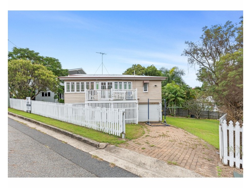 8 Dobbs Street, The Range QLD 4700