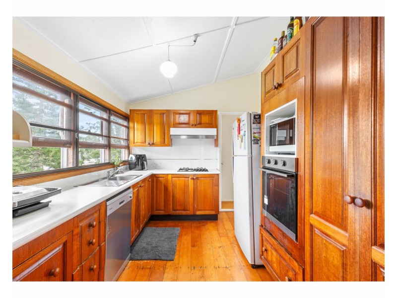 8 Dobbs Street, The Range QLD 4700