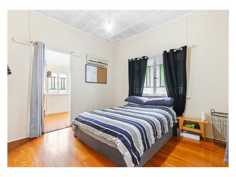 8 Dobbs Street, The Range QLD 4700
