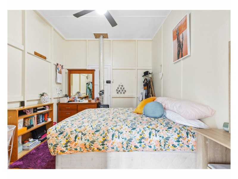 8 Dobbs Street, The Range QLD 4700