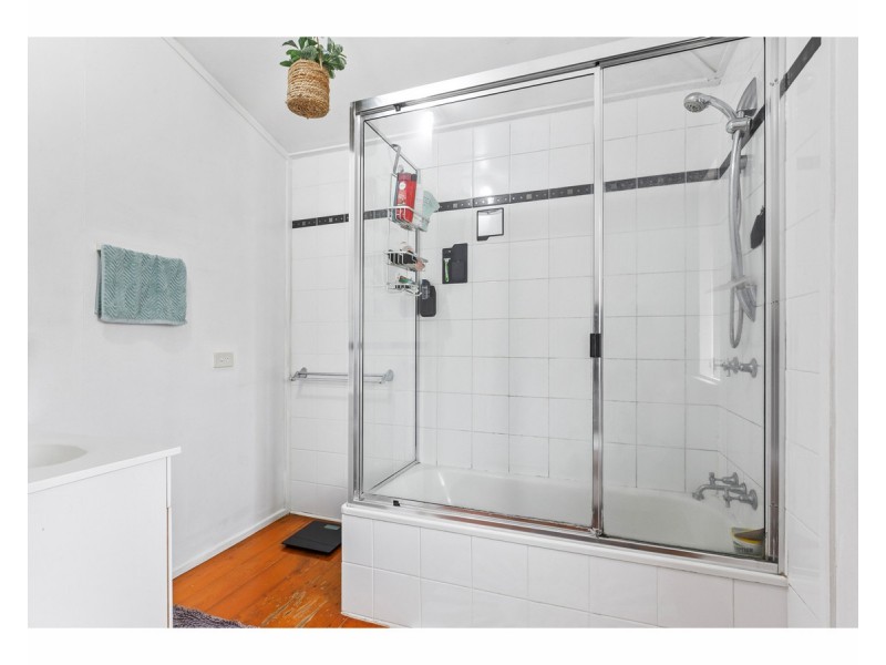 8 Dobbs Street, The Range QLD 4700