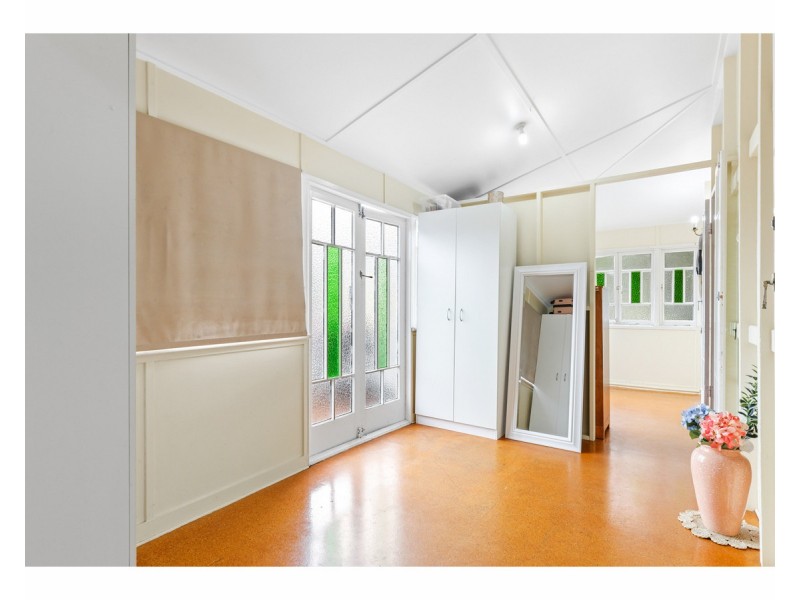 8 Dobbs Street, The Range QLD 4700