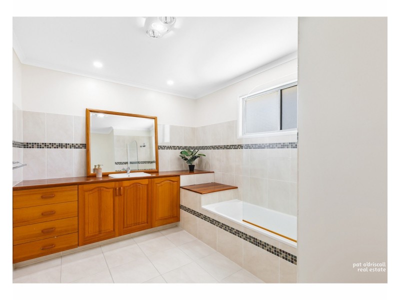 1048 Belmont Road, Glendale QLD 4711