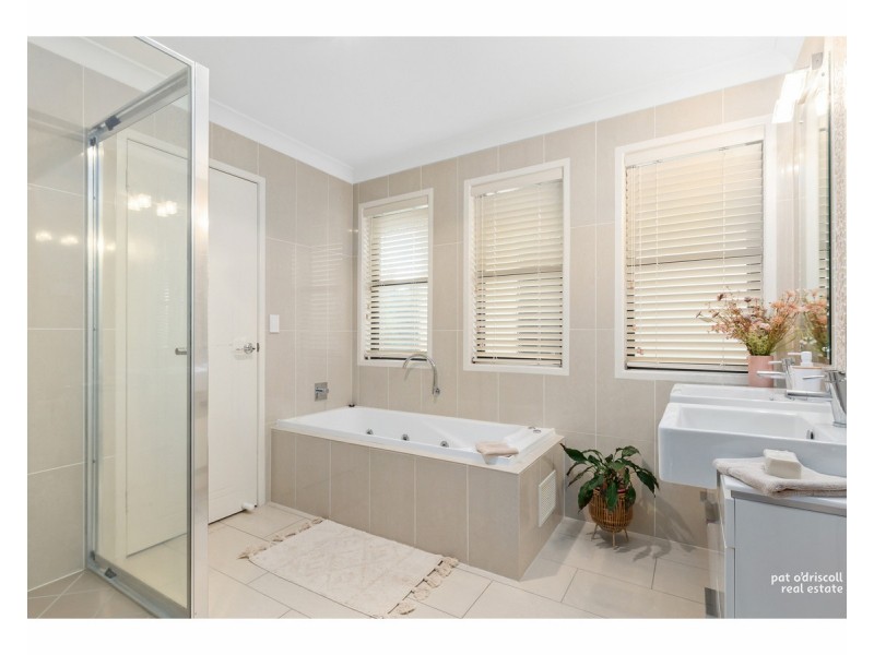 6 Sandys Place, Kawana QLD 4701