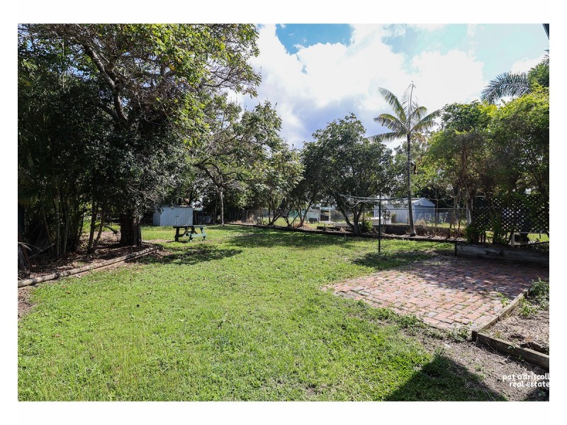 33 Thomasson Street, Park Avenue QLD 4701