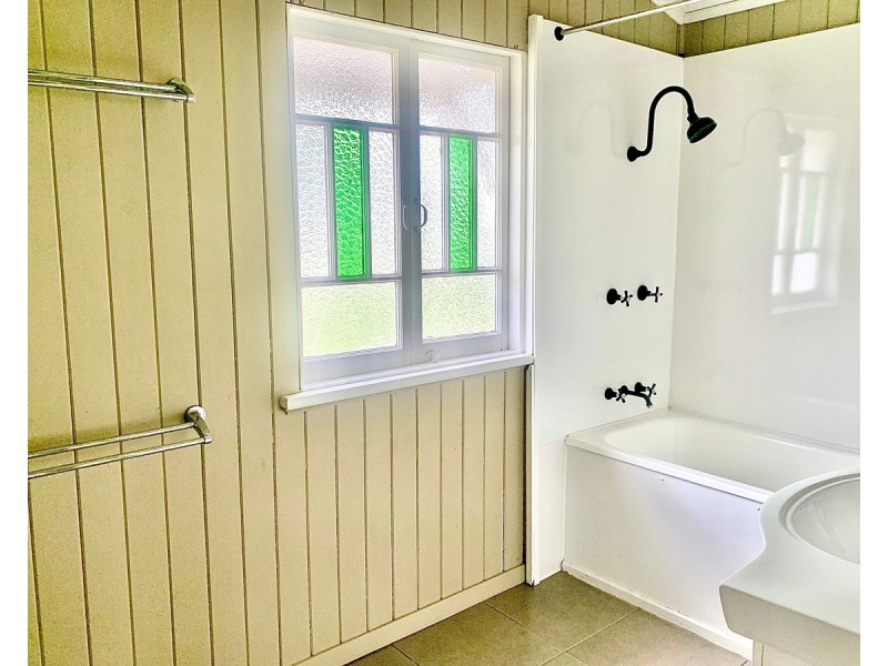 8 Bertram Street, Park Avenue QLD 4701