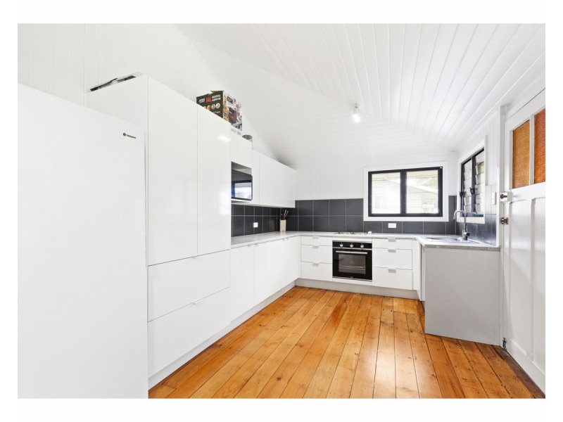 17 Main Street, Park Avenue QLD 4701