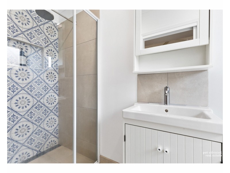 17 Main Street, Park Avenue QLD 4701