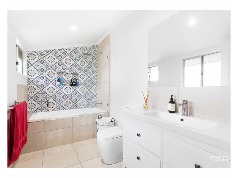 17 Main Street, Park Avenue QLD 4701