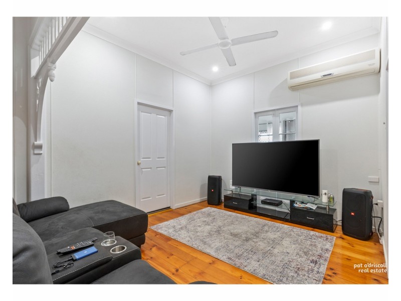 8 Cousins Street, The Range QLD 4700