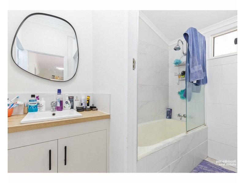 8 Cousins Street, The Range QLD 4700