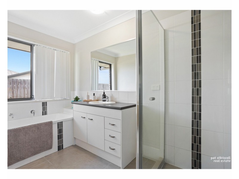 8 Hedgerose Way, Parkhurst QLD 4702