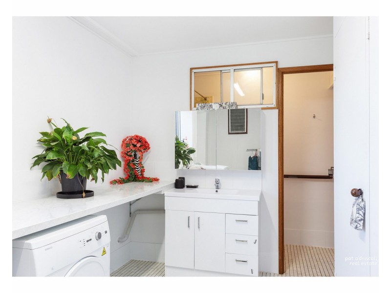 5 Bates Street, Park Avenue QLD 4701
