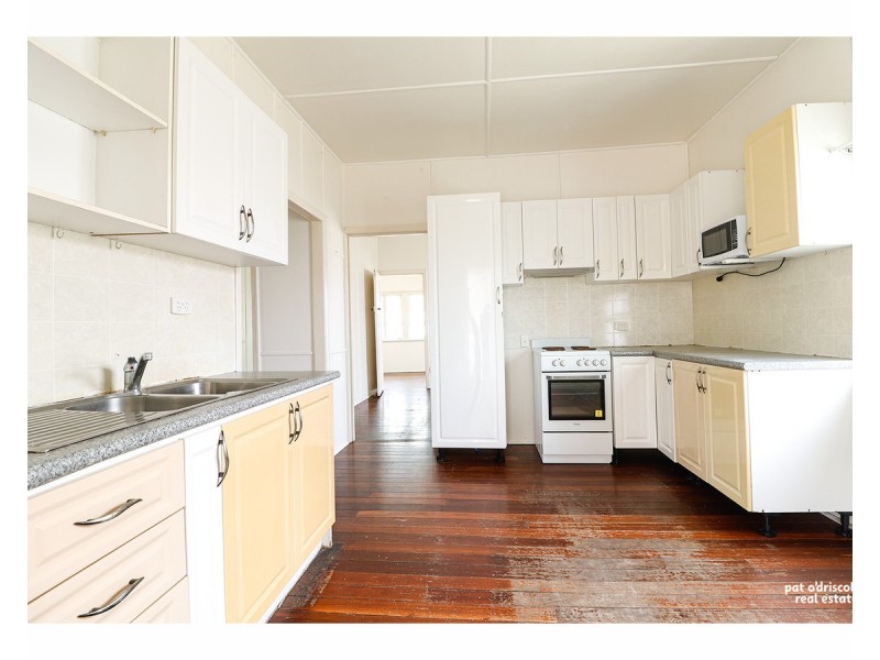 33 Thomasson Street, Park Avenue QLD 4701