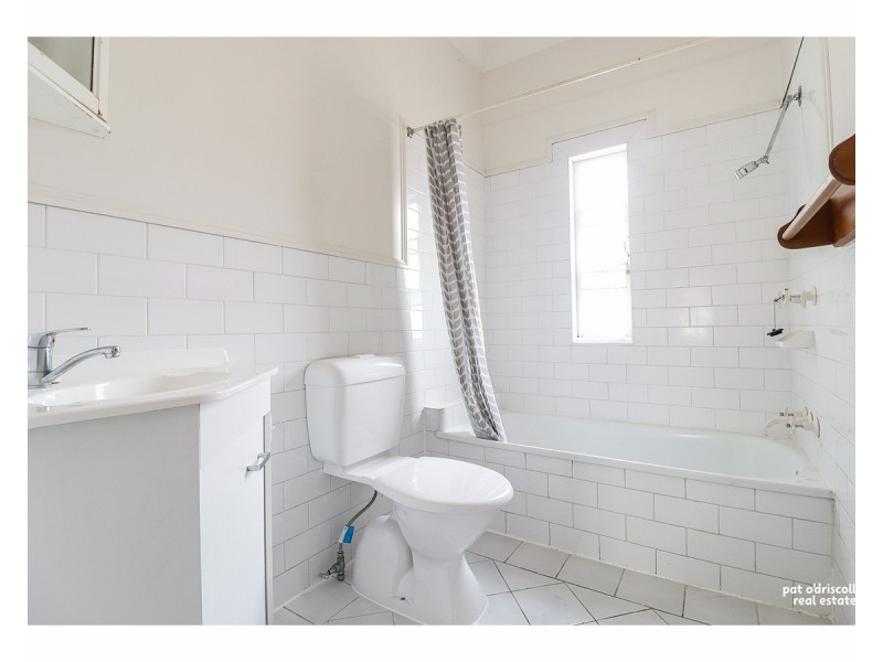 33 Thomasson Street, Park Avenue QLD 4701