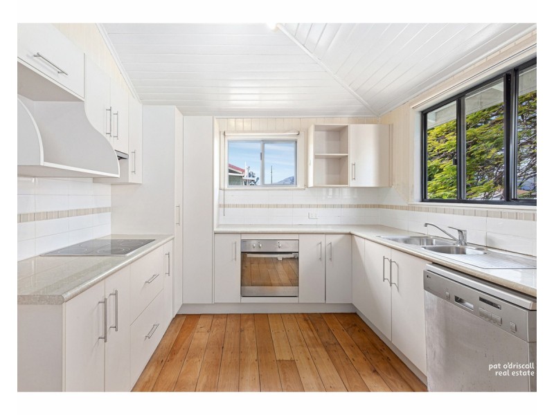 25 Bank Street, Park Avenue QLD 4701