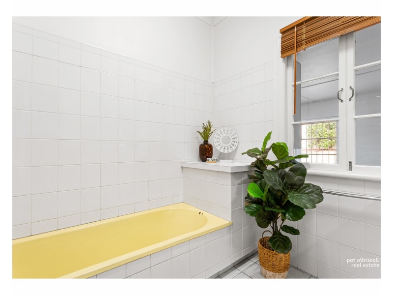 38 Cousins Street, The Range QLD 4700