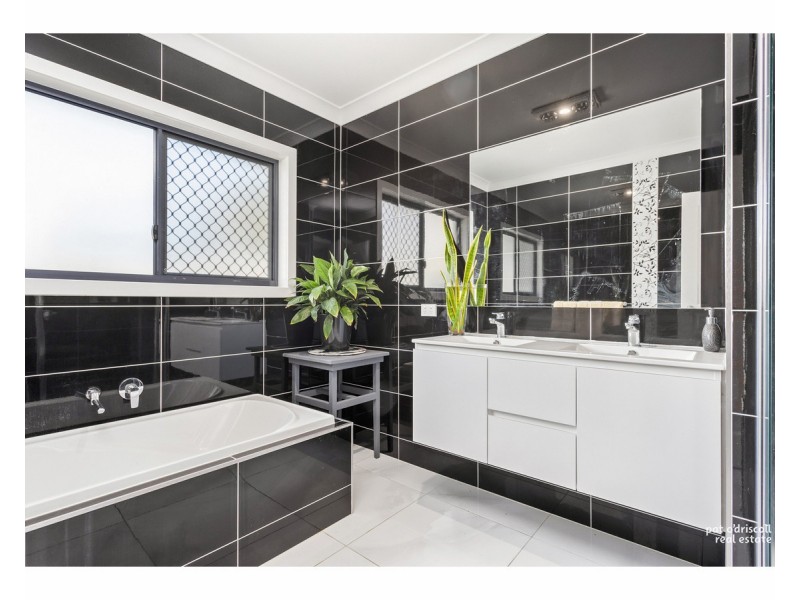 35 Murray Lane, The Range QLD 4700
