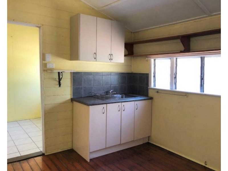 241 East Street, Depot Hill QLD 4700