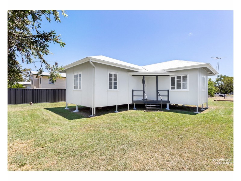 18 Bank Street, Park Avenue QLD 4701