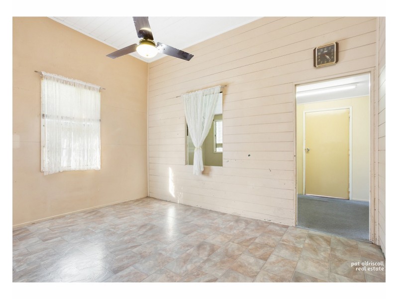 32 Denning Street, Park Avenue QLD 4701