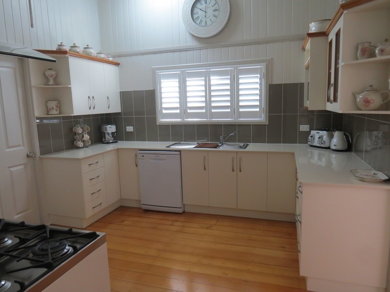 36 Brecknell Street, The Range QLD 4700
