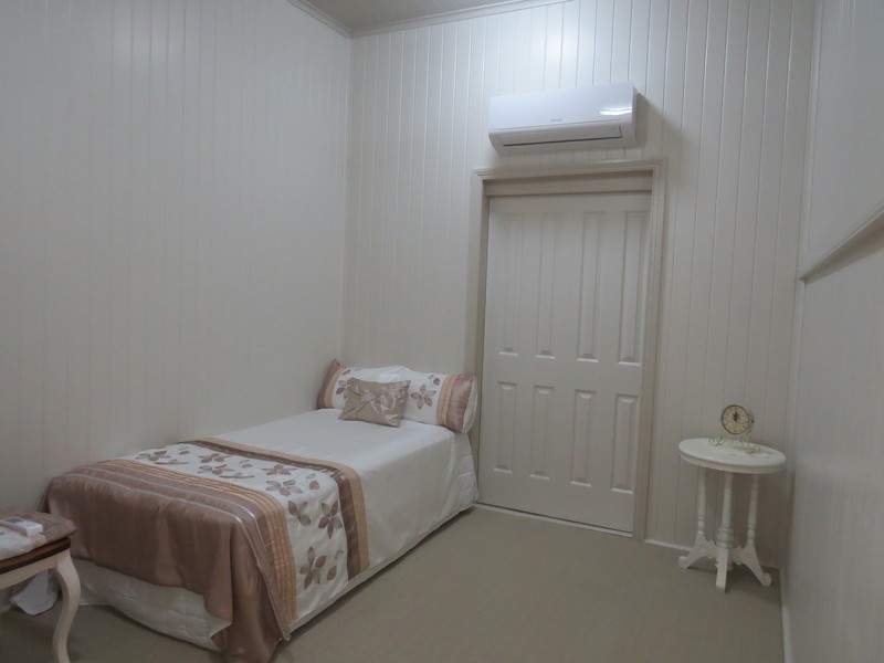 36 Brecknell Street, The Range QLD 4700