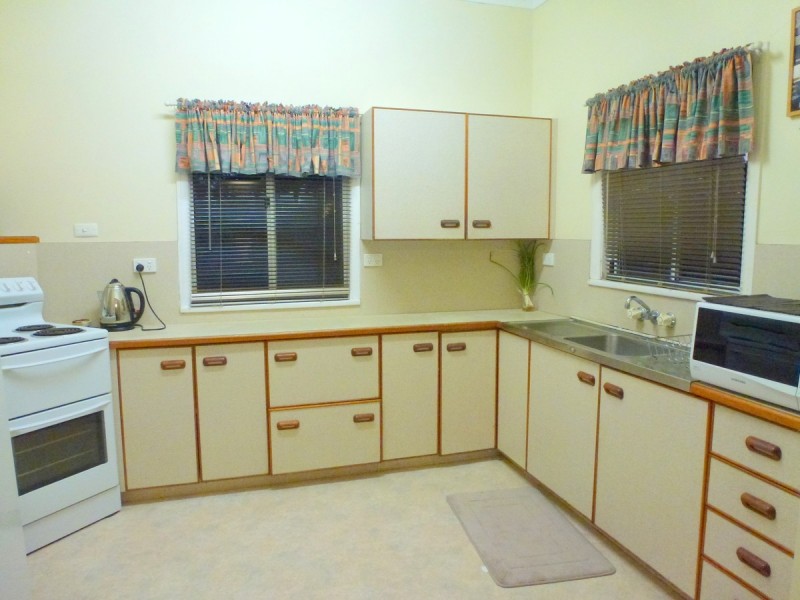 18 Parris Street, Park Avenue QLD 4701