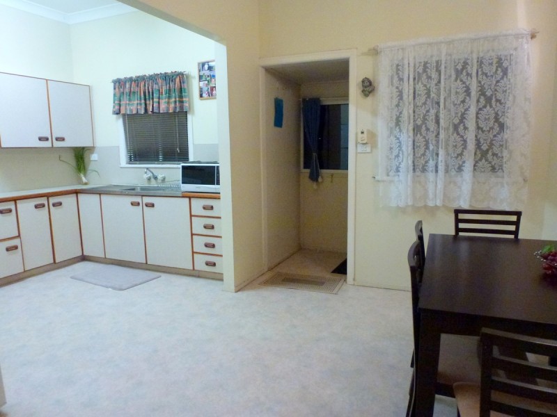 18 Parris Street, Park Avenue QLD 4701