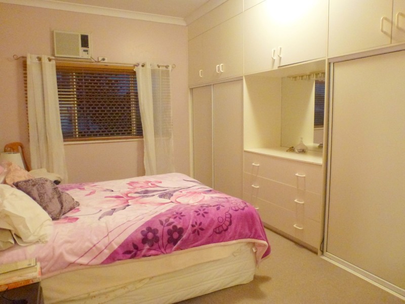 18 Parris Street, Park Avenue QLD 4701