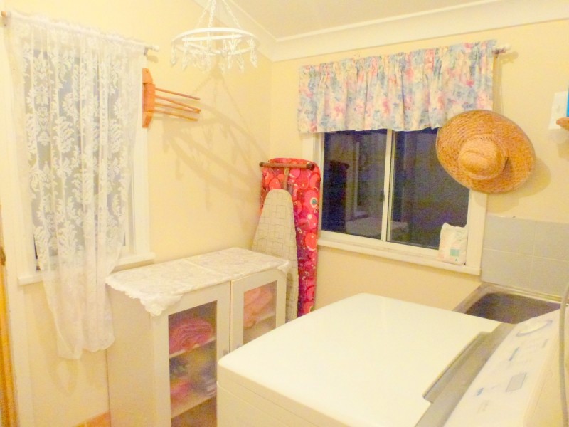 18 Parris Street, Park Avenue QLD 4701