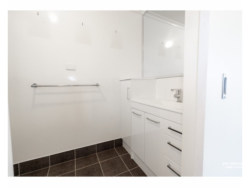 1/324 Pain Street, Koongal QLD 4701